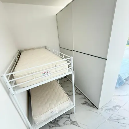 White - Solo Per Famiglie- Walterigato Daire